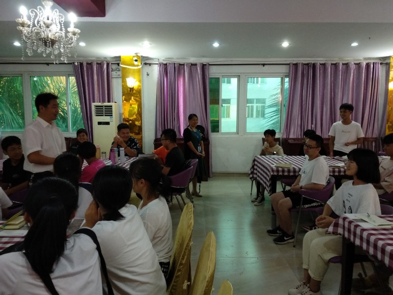 ▲現(xiàn)場交流，氣氛熱烈